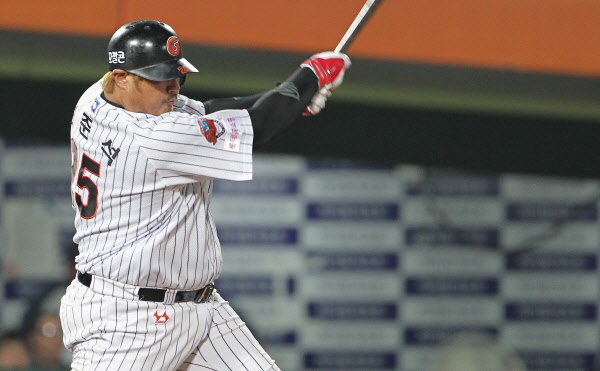 최준석선수의 따라가는 1타점 적시타